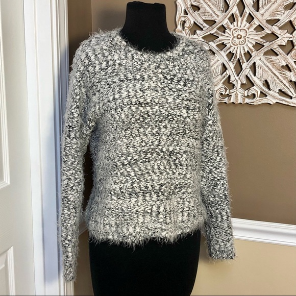 ⭐️ Search for Sanity Black & White Eyelash Fuzzy Sweater Size: EXTRA SMALL - Picture 3 of 16